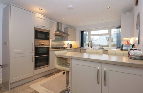 Garn Fadryn House | CRIW NEWYDD, pet friendly, with open fire in Sarn Meyllteyrn