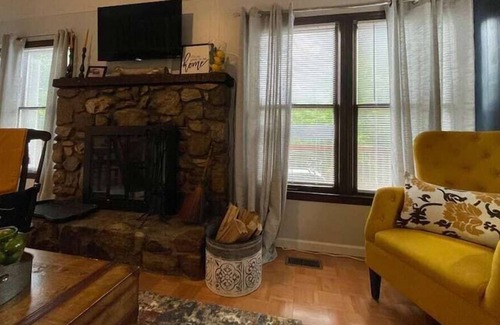 Charter Hills Cabin | Crockett Beech House/Pet Friendly