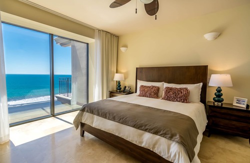 Barrio Los Faroles Hotel | Crocs Resort & Casino