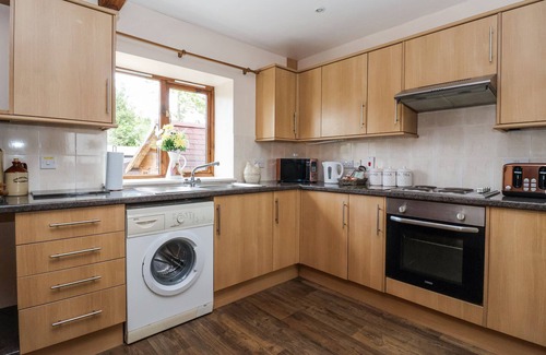 Scawton Cottage | CROFT GRANARY, family friendly, with a garden in Stillington