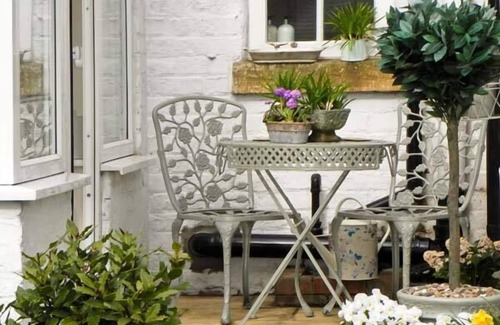 Fylingthorpe Cottage | CROFT VIEW, family friendly, with open fire in Robin Hood’s Bay