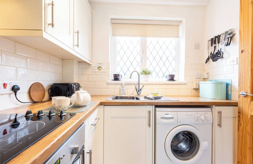 St. Florence Cottage | Crofters Cottage, Holiday Cottage Ivy Tower Village, St Florence, Sleeps 5, 3 bedrooms, bathrooms