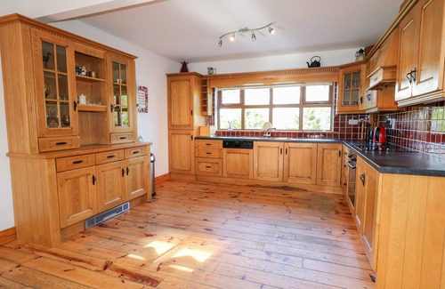 Crolly House | CROLLY HOME, pet friendly, with open fire in Crolly, County Donegal