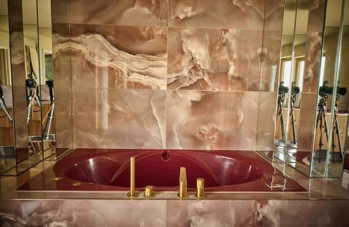 Overstrand House | Cromer Luxury Palm Springs Bungalow with Pool Room