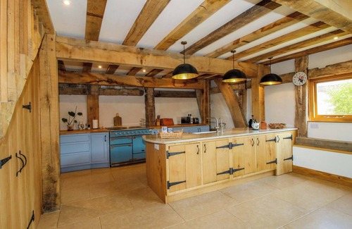 Tenbury Wells Cottage | CROOK BARN, pet friendly, character holiday cottage in Tenbury Wells