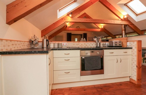 Tiverton House | CROOKE BARN, pet friendly, with hot tub in Tiverton