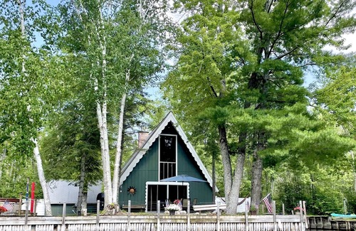 Alanson Cabin | Crooked River Cabin w/ Hot Tub!