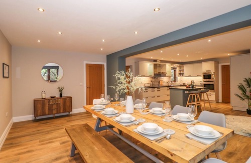Crooklands Cottage | CROOKLANDS COTTAGE, pet friendly, with hot tub in Crooklands