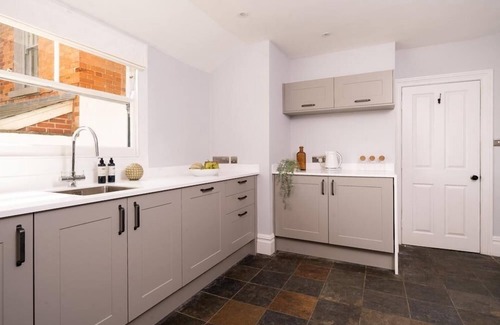 Bude Apartment | Crooklets House is a 6 bedroom house, 150 metres from the beach