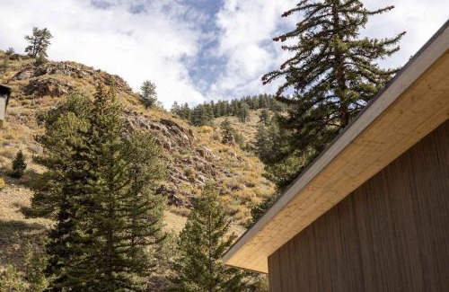Grant House | Cross Country Cabin Hike Soak Unwind for 2