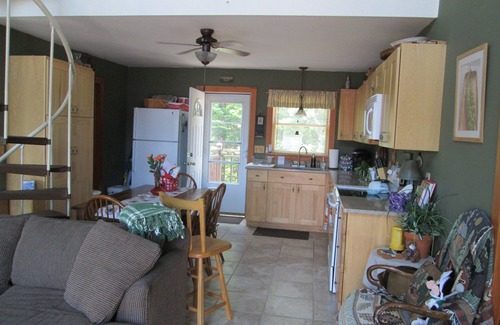 Woodford Cottage | Cross Country Ski? Downhill? Prospect and Mt nSnow. Winter wonderland book now.