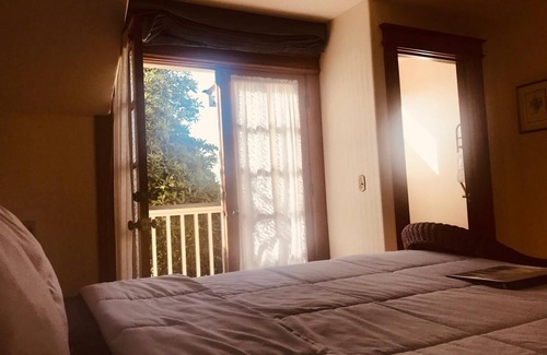 Pacific Grove Hotel | CROSS Ocean View from Balcony-RELAX-QUEEN BEDROOM