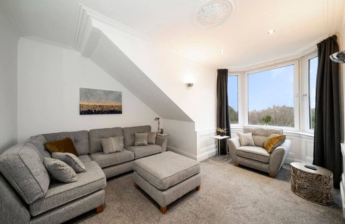 Paisley Apartment | Cross Road Apartment