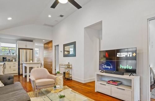 East Cesar Chavez Apartment | Cross St xxxxxxxxxxx