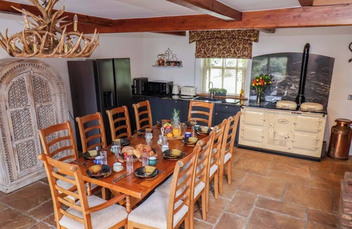 Briggswath Cottage | CROSSBUTTS FARMHOUSE, pet friendly, with hot tub in Whitby
