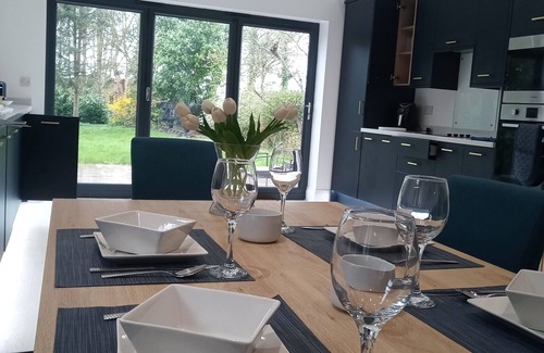 Newark Cottage | Crossing Cottage 3 Bed Cottage with rural views and private garden