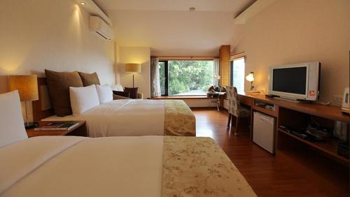 Xiulin Bed & Breakfast | Crossing The Rainbow Bridge B&B