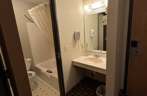 McGregor Hotel | Crossroads Hotel