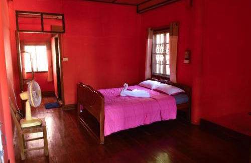 Chong Kham Resort | Crossroads house