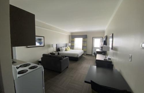 Paradise Hotel | Crossroads Inn & Suites