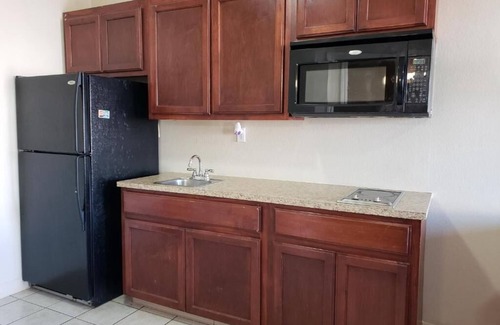 Victoria Hotel | Crossroads Inn & Suites