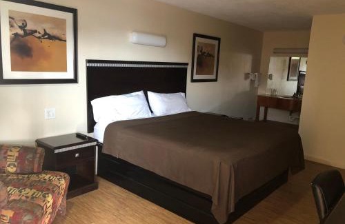 Lebanon Hotel | Crossroads Inn