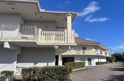 Hialeah House | Crossway Motel - Hialeah