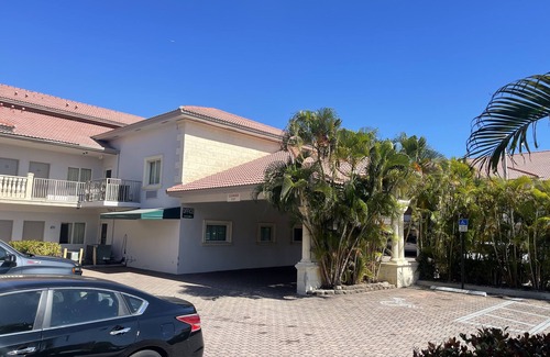 Hialeah House | Crossway Motel - Hialeah