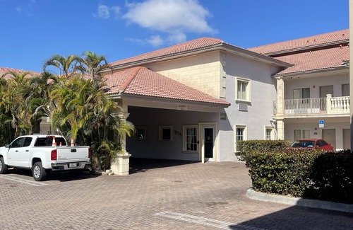 Hialeah House | Crossway Motel - Hialeah