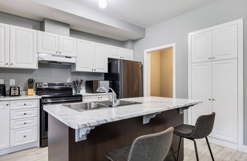 The Blue Mountains Villa | Crosswinds Haven: 3BDR Backing onto Blue Mountain