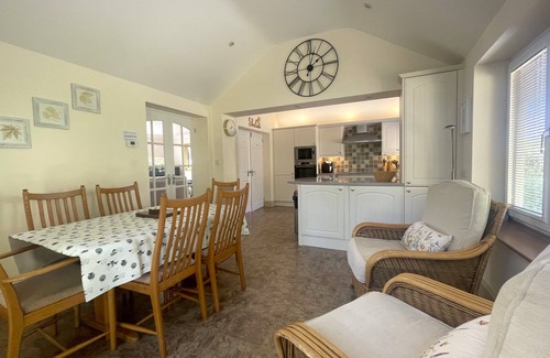 Keswick Cottage | Crosthwaite Gardens - a house that sleeps 6 guests in 3 bedrooms
