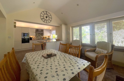 Keswick Cottage | Crosthwaite Gardens - a house that sleeps 6 guests in 3 bedrooms