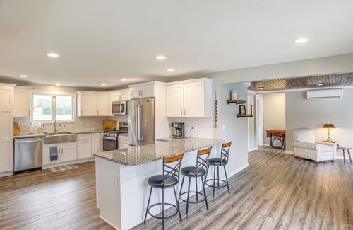Newaygo House | Croton Pond & Muskegon River Cottage w/Boat Docks