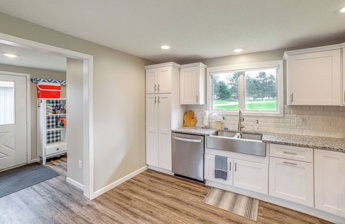 Newaygo House | Croton Pond & Muskegon River Cottage w/Boat Docks