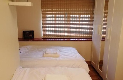 Mount Nugent House | Crover Cottage Twin Room with Lake View