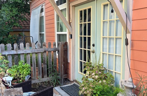 Austin Apartment | Crow Cottage-close to UT, downtown, medical district, and park.