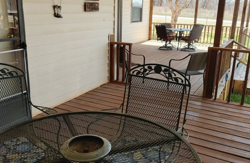 Fort Cobb Cabin | Crow Roost Lake Cabin-Fort Cobb Lake. 2 Blocks to the Boat ramp/Dock