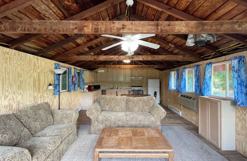 Capon Bridge Cabin | Crow's Nest Cabin at Buffalo Gap Retreat - a Pet-Friendly Destination!