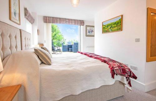 Malmesbury Apartment | Crow's Nest Penthouse Apartment with Free Spa Access