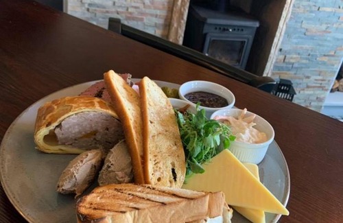 Standish Hotel | Crown at Worthington Hotel