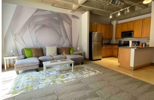 Downtown West Apartment | Crown Family Suite Pool/Breakfast/Parking