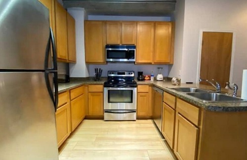 Downtown West Apartment | Crown Family Suite Pool/Breakfast/Parking