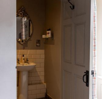 East Ilsley Hotel | Crown & Horns