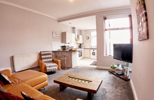Darwen Apartment | Crown House