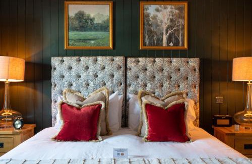 Nettleton Hotel | Crown Inn at Tolldown