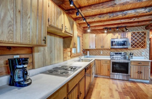 Huntingdon Cabin | Crown Jewel Vista - Mountain top lodge with spectacular views