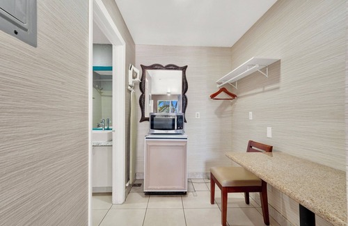 Sunrise Manor Hotel | Crown Motel