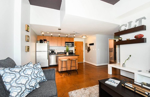 Fourth Ward Apartment | {Crown Palace} - Uptown Spot