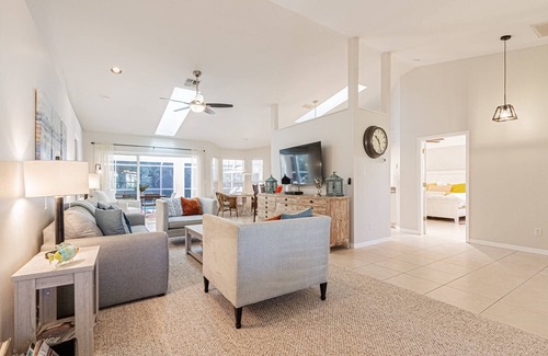 Crown Pointe House | Crown Pointe- Home w/ 3BR,3BA-2 master suites w/direct pool access & w/private garden views