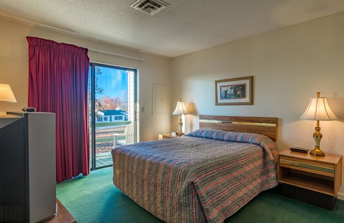 Lake Tansi Hotel | Crown Resorts at Lake Tansi West